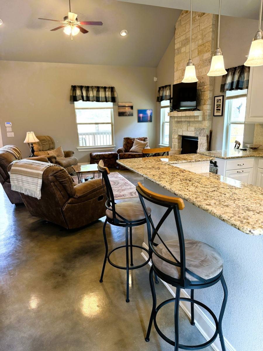 House for rent at 186 Lakeview, Pipe Creek, TX 78063