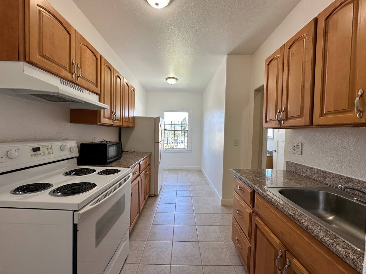 Apartment for rent at 624 Brooklyn Ave #209, Oakland, CA 94606