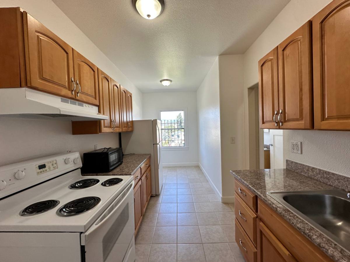 Apartment for rent at 624 Brooklyn Ave #209, Oakland, CA 94606