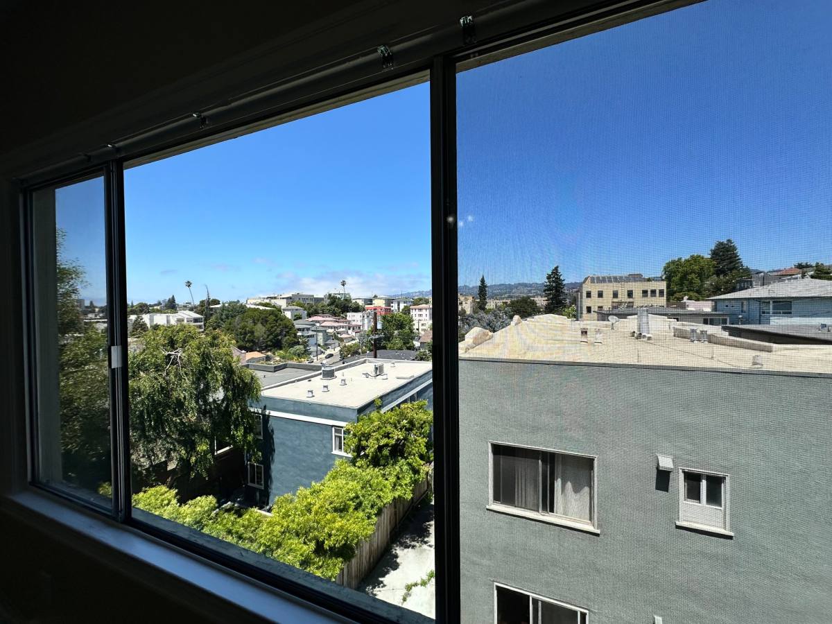 Apartment for rent at 624 Brooklyn Ave #209, Oakland, CA 94606