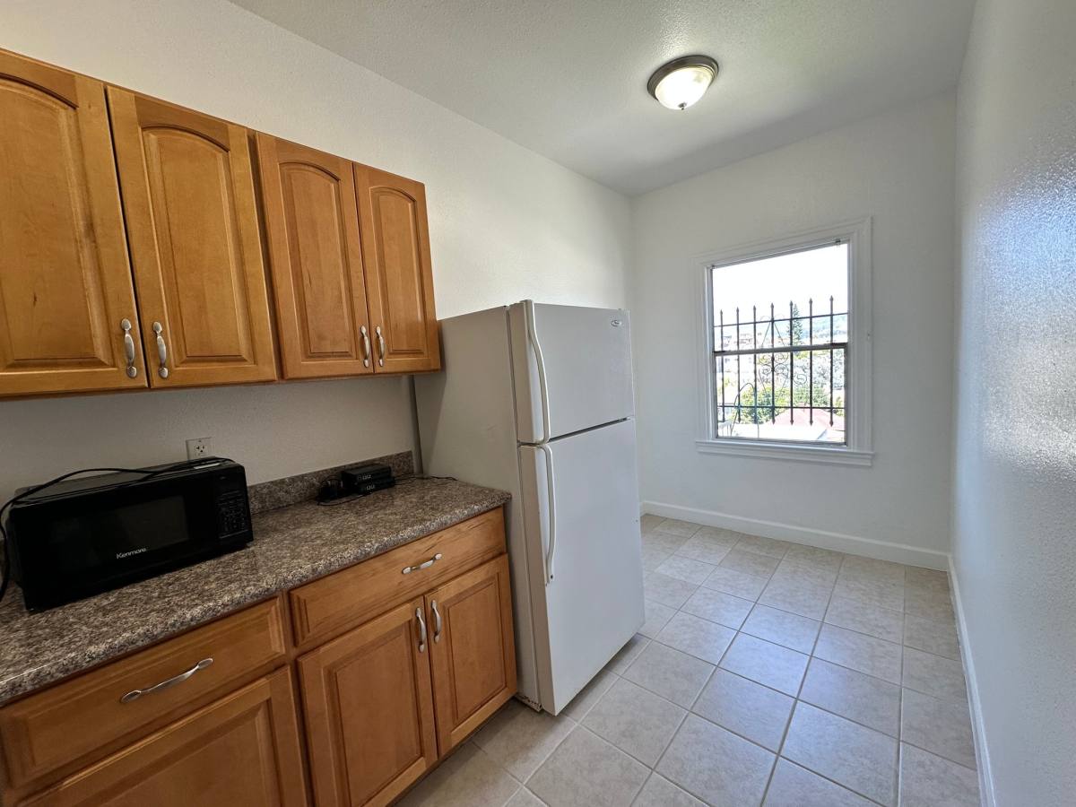 Apartment for rent at 624 Brooklyn Ave #209, Oakland, CA 94606
