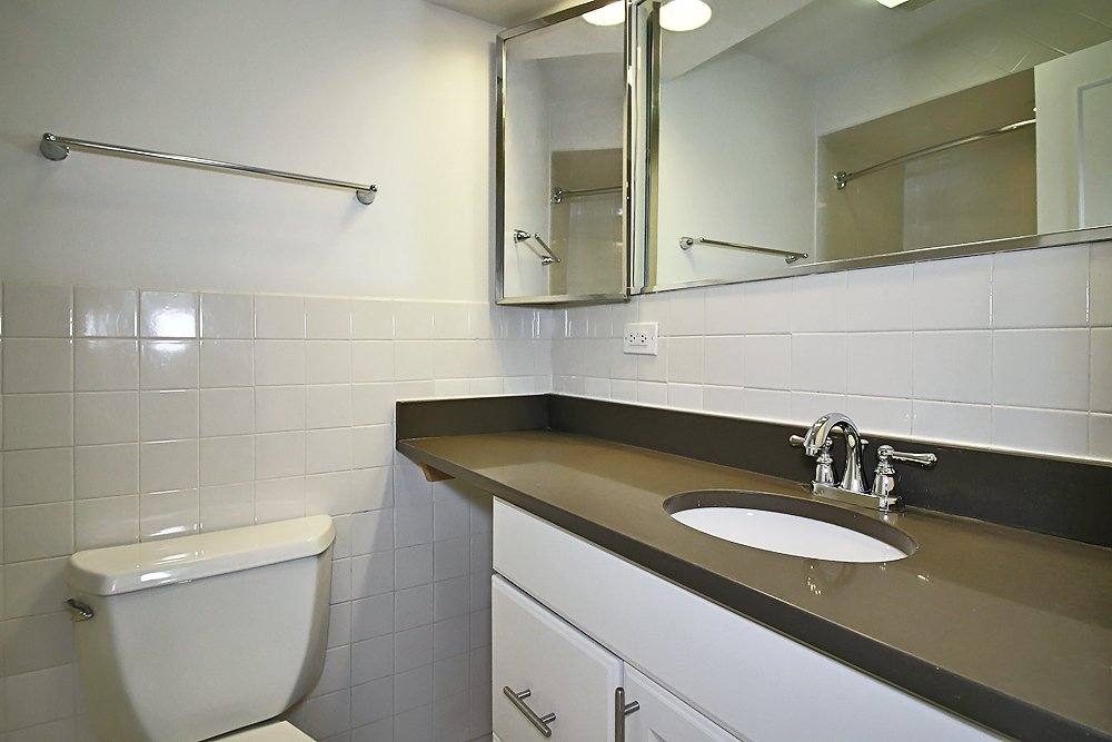 Apartment for rent at 212 E Chestnut St, Chicago, IL 60611