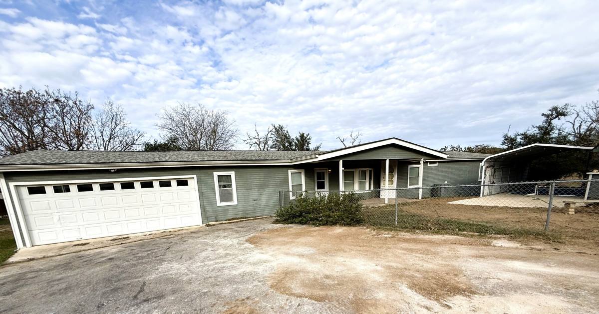 House for rent at 212 Thornton Lane, Pipe Creek, TX 78063