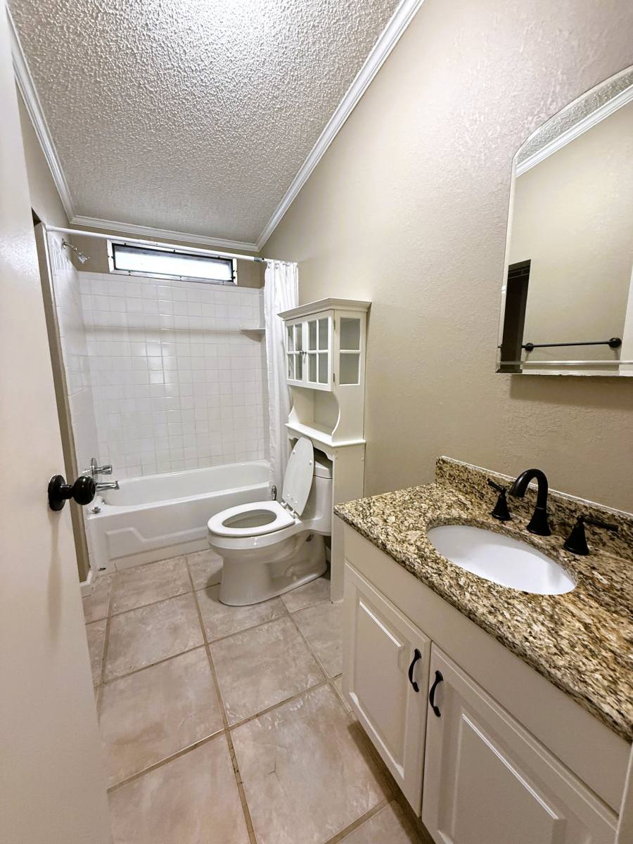 House for rent at 212 Thornton Lane, Pipe Creek, TX 78063