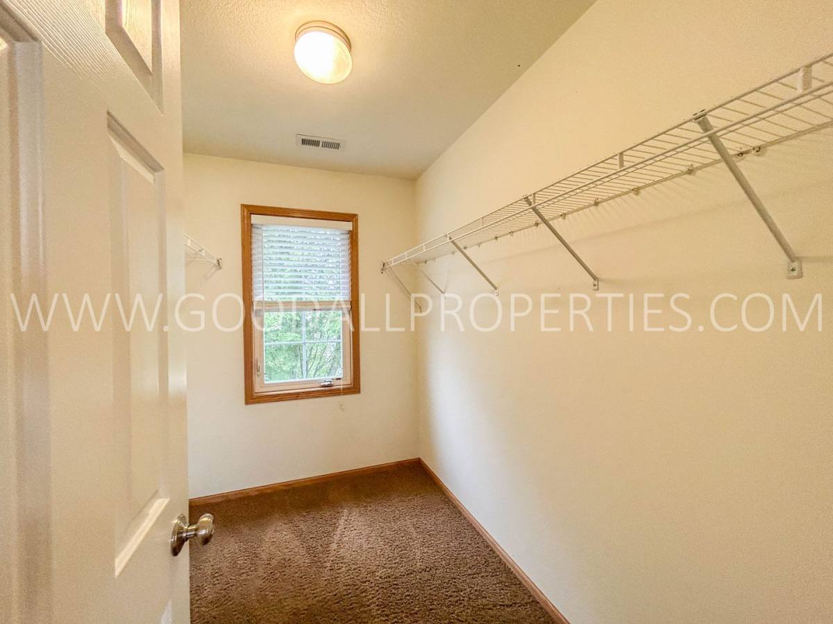 House for rent at 9450 Red Sunset Dr, West Des Moines, IA 50266