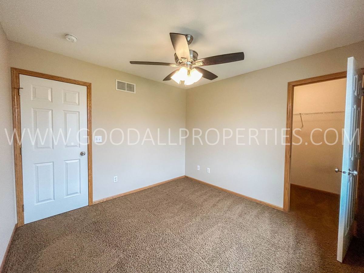 House for rent at 9450 Red Sunset Dr, West Des Moines, IA 50266
