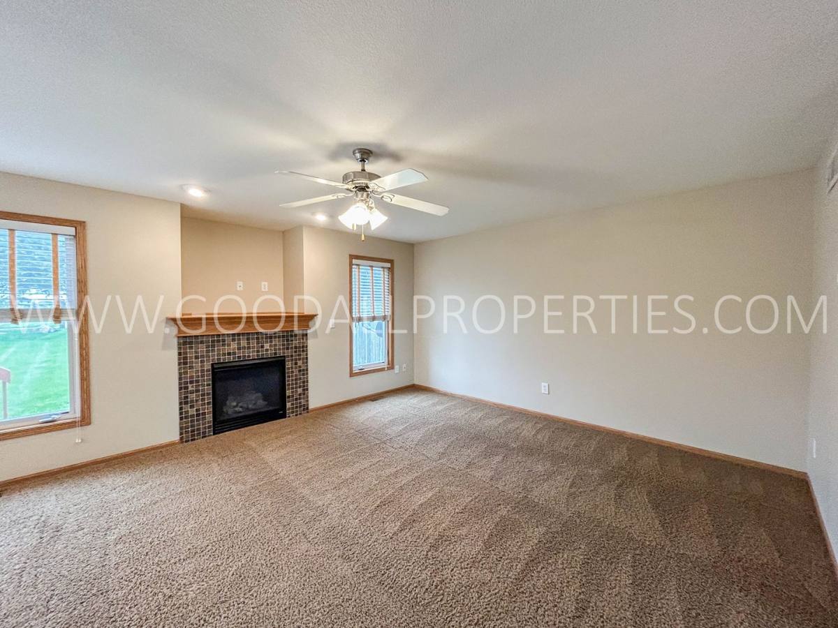 House for rent at 9450 Red Sunset Dr, West Des Moines, IA 50266