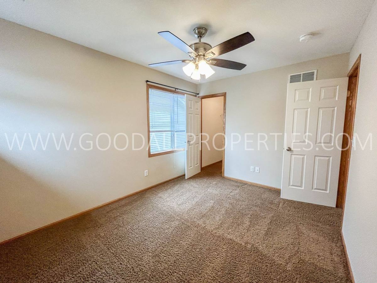 House for rent at 9450 Red Sunset Dr, West Des Moines, IA 50266