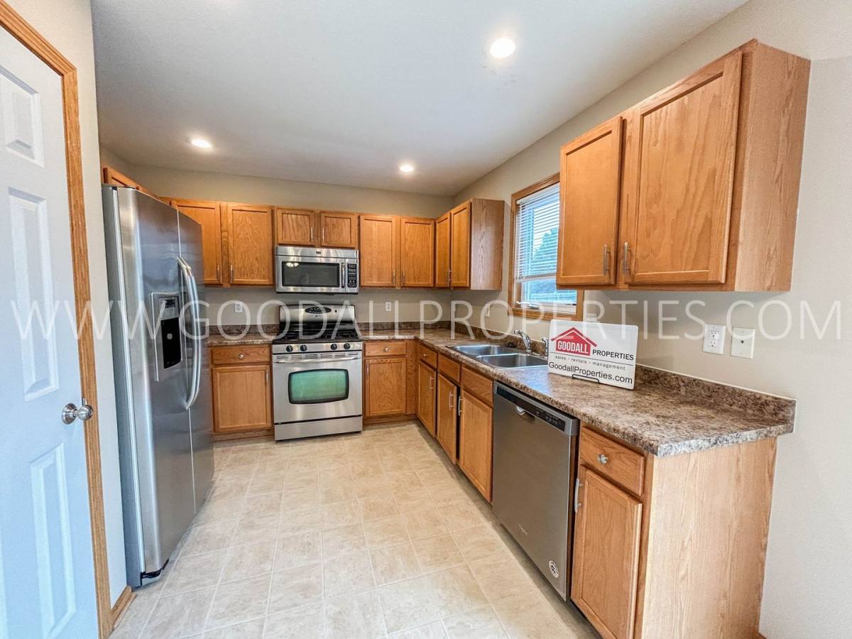 House for rent at 9450 Red Sunset Dr, West Des Moines, IA 50266
