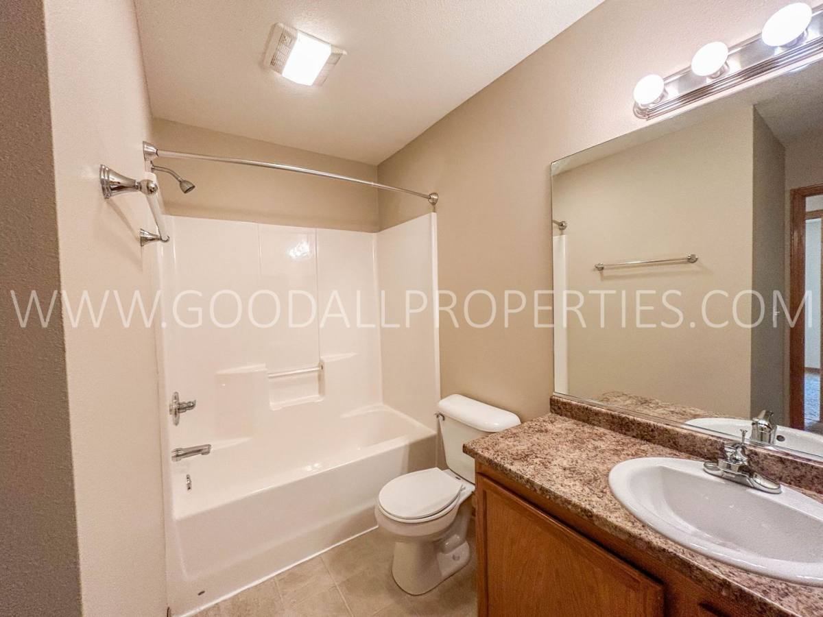 House for rent at 9450 Red Sunset Dr, West Des Moines, IA 50266