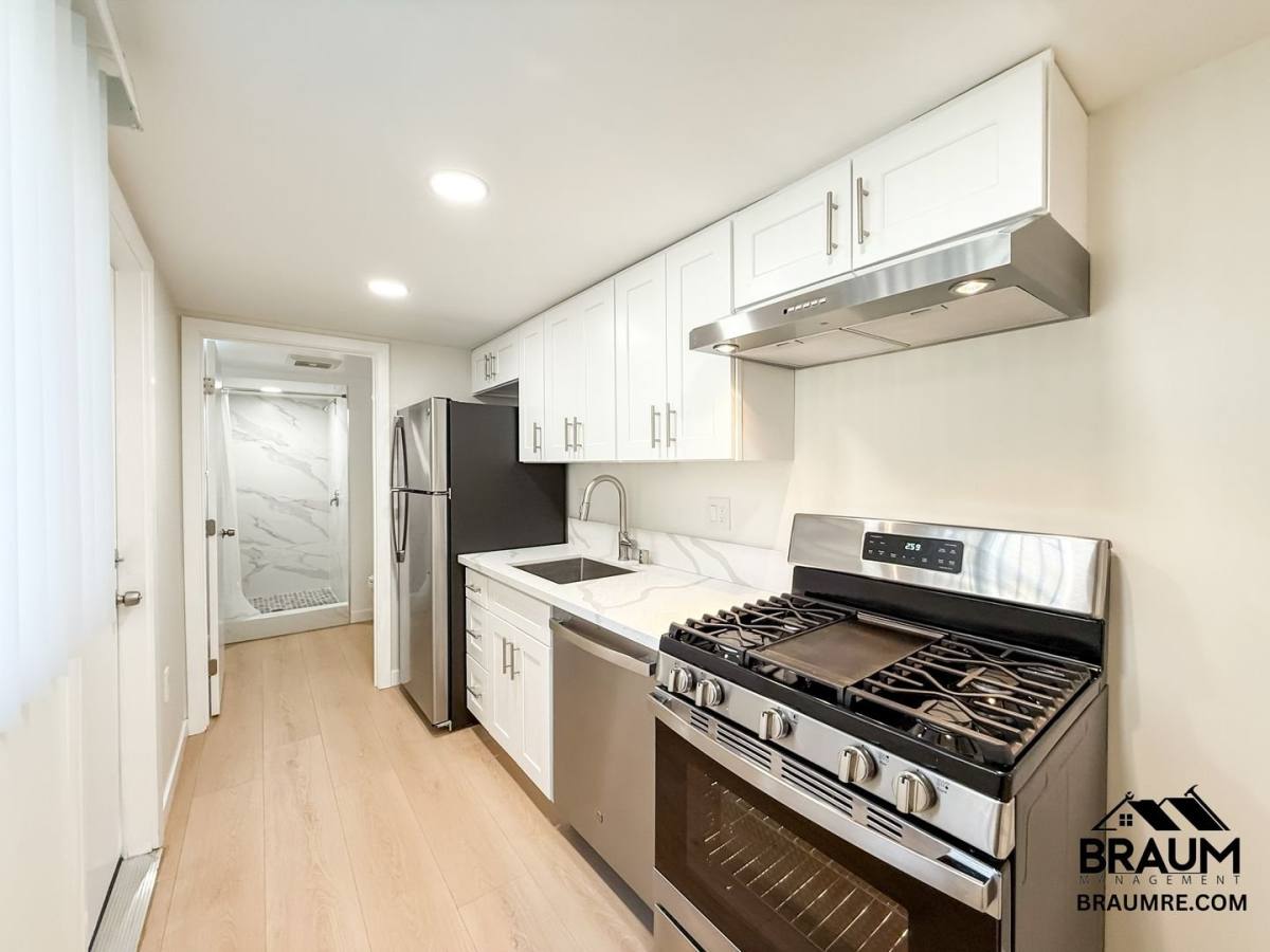 Apartment for rent at 15634 Leadwell Ave #13, Van Nuys, CA 91406