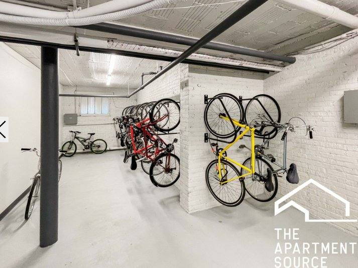 Apartment for rent at 522 W Cornelia Ave #5, Chicago, IL 60657