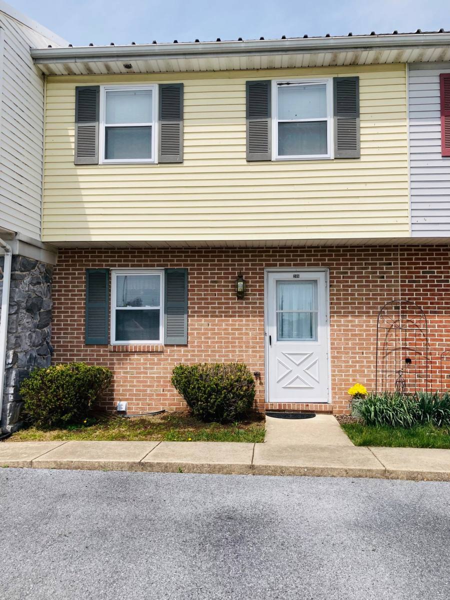 Townhouse for rent at 209 W Hamilton Ave, Myerstown, PA 17067