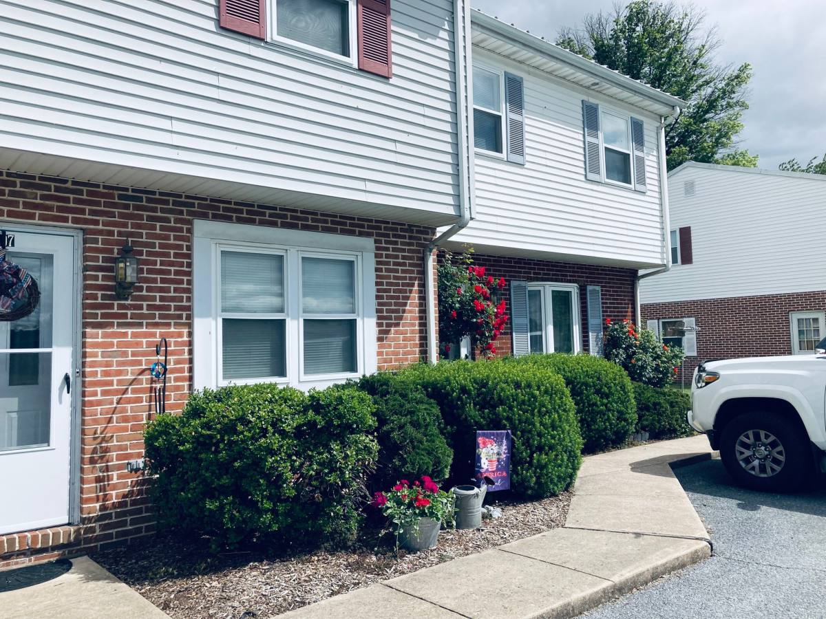Townhouse for rent at 209 W Hamilton Ave, Myerstown, PA 17067