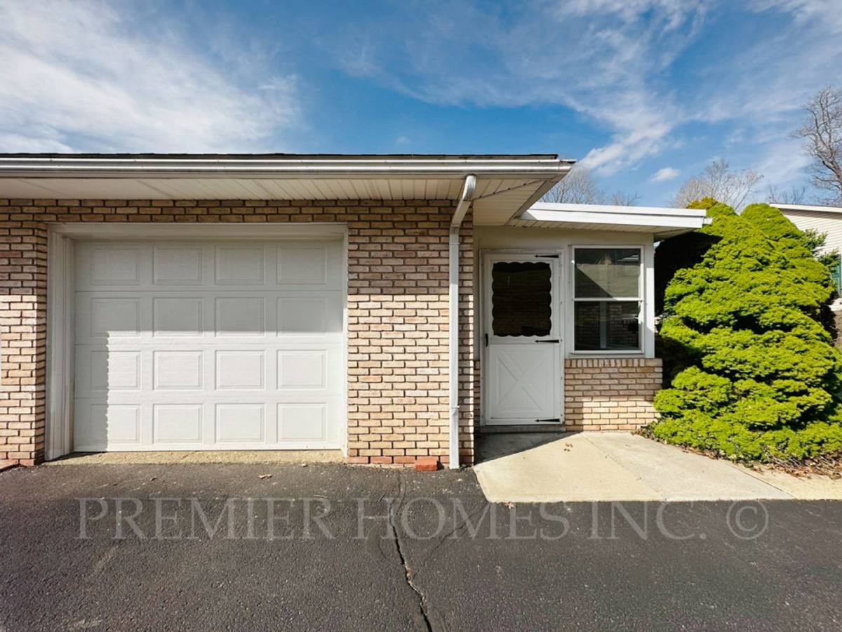 Apartment for rent at 151-163 E Jones St, Millersburg, OH 44654