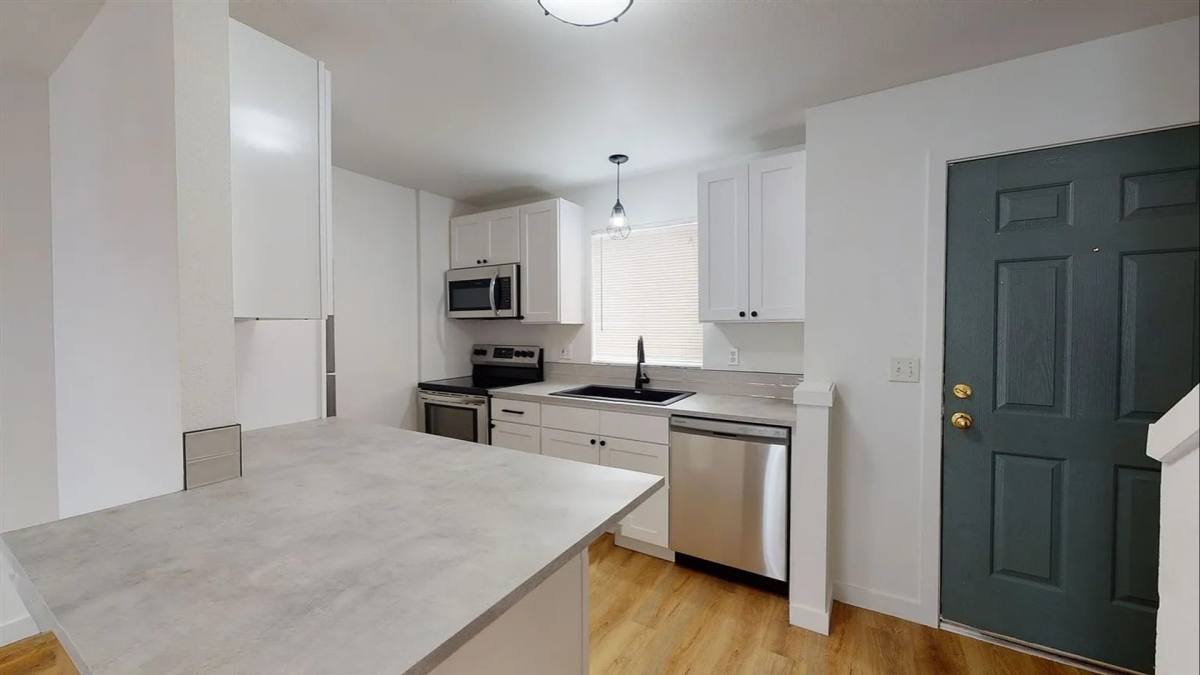 Townhouse for rent at 857 SW 134th St, Seattle, WA 98146
