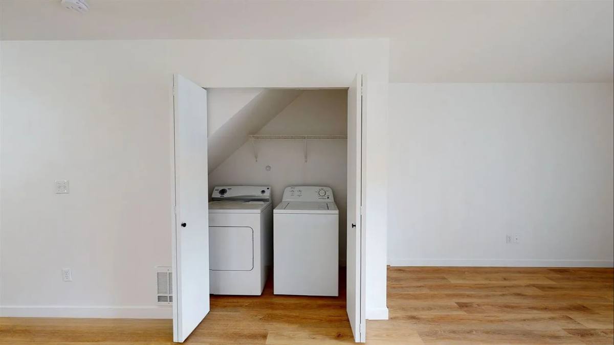 Townhouse for rent at 857 SW 134th St, Seattle, WA 98146