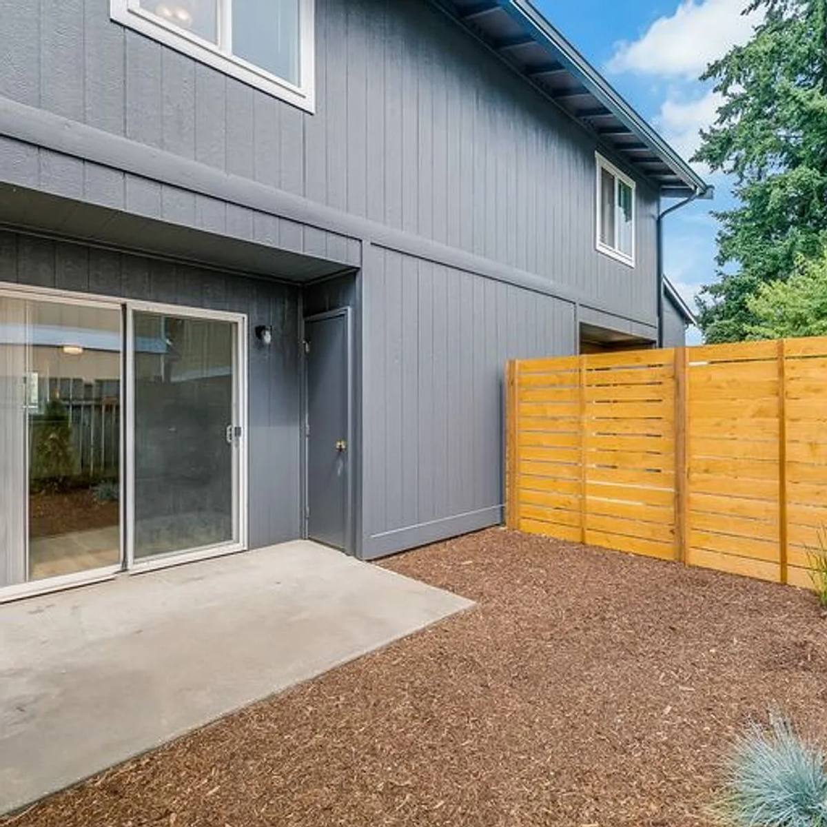 Townhouse for rent at 857 SW 134th St, Seattle, WA 98146