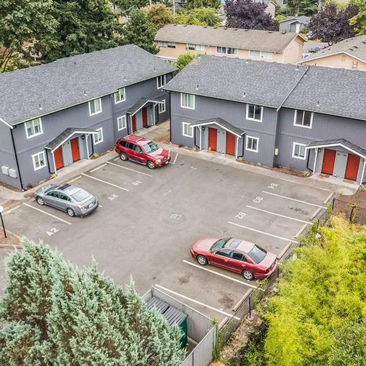 Townhouse for rent at 857 SW 134th St, Seattle, WA 98146