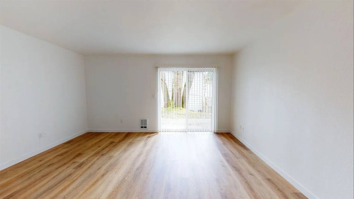 Townhouse for rent at 857 SW 134th St, Seattle, WA 98146