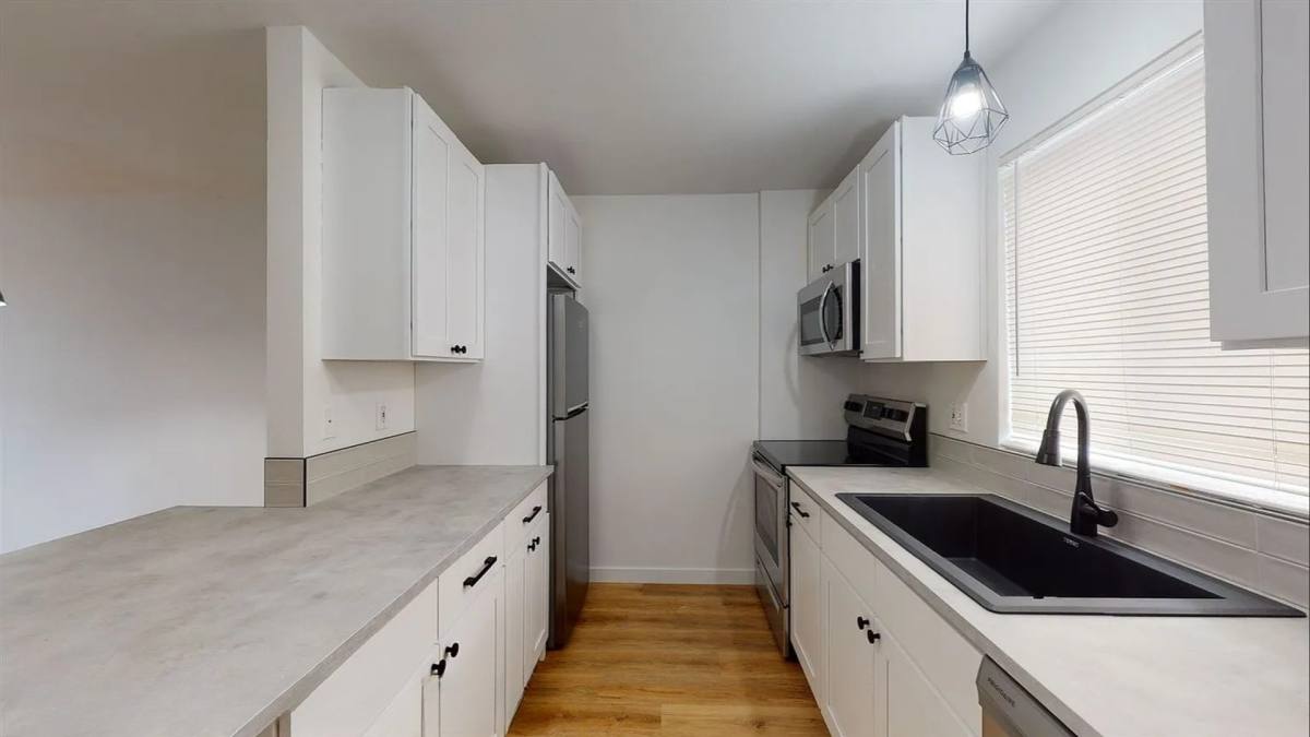Townhouse for rent at 857 SW 134th St, Seattle, WA 98146