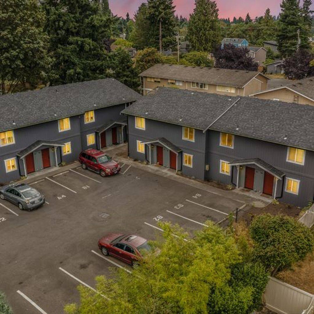 Townhouse for rent at 857 SW 134th St, Seattle, WA 98146