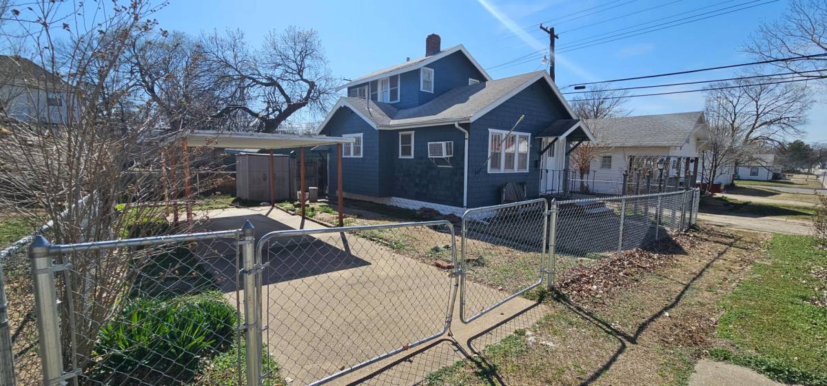 House for rent at 110 W 12th St, Wellington, KS 67152