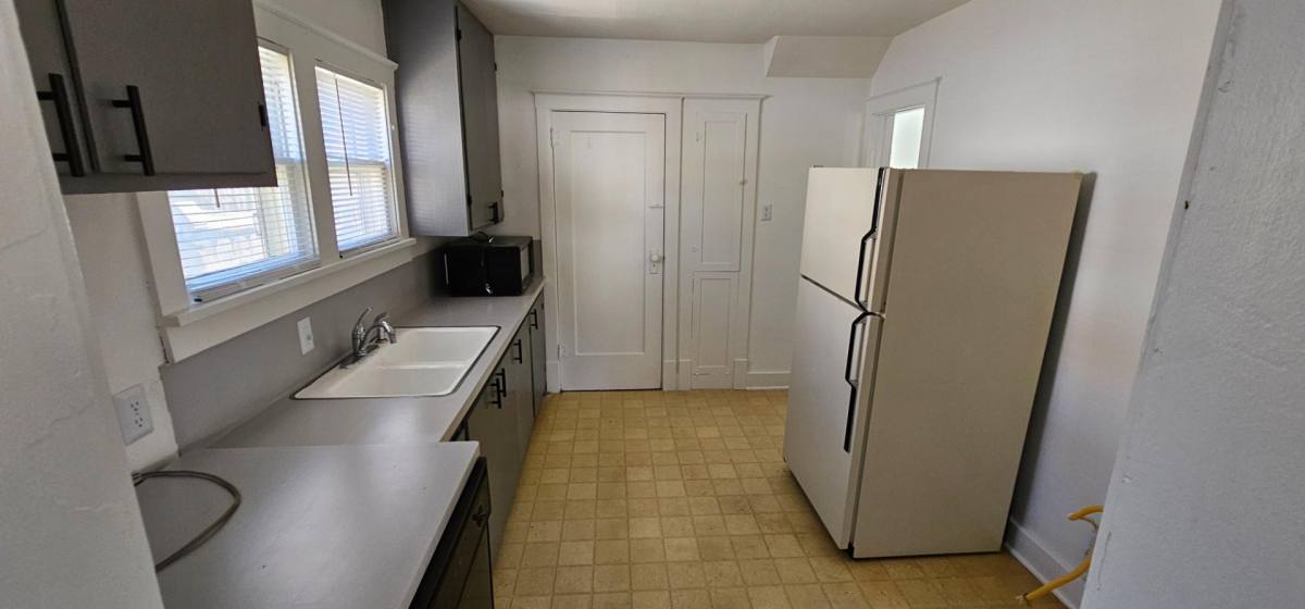 House for rent at 110 W 12th St, Wellington, KS 67152