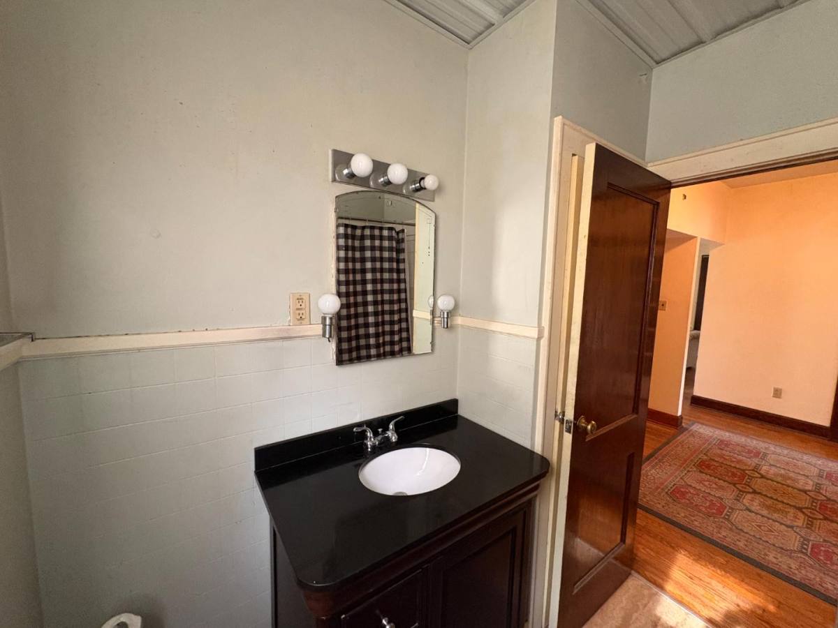 Apartment for rent at 639 Mulberry Ave #B, Clarksburg, WV 26301