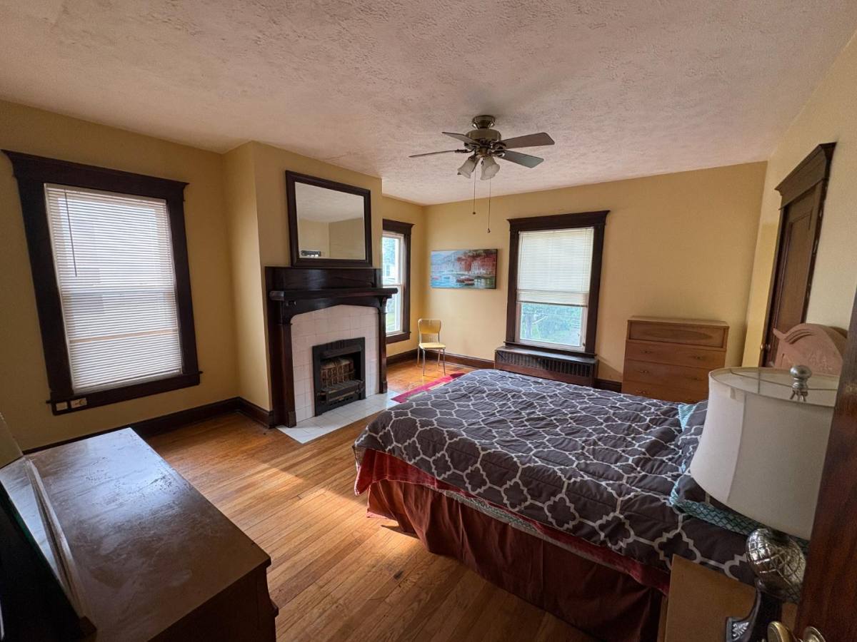 Apartment for rent at 639 Mulberry Ave #B, Clarksburg, WV 26301
