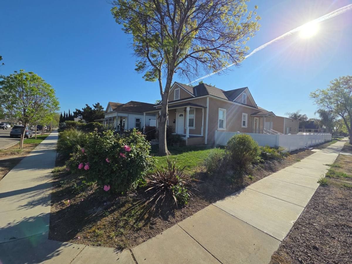 House for rent at 407 6th St, Gustine, CA 95322