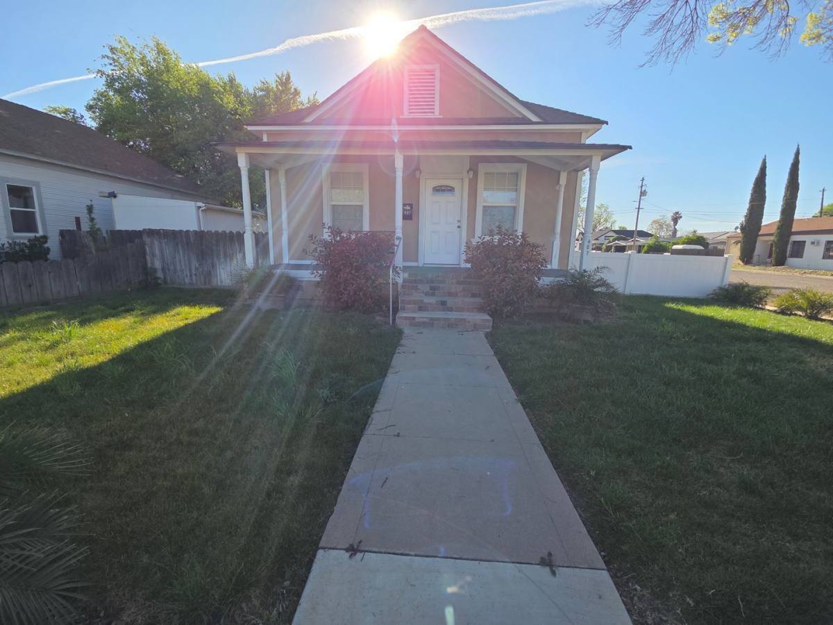 House for rent at 407 6th St, Gustine, CA 95322