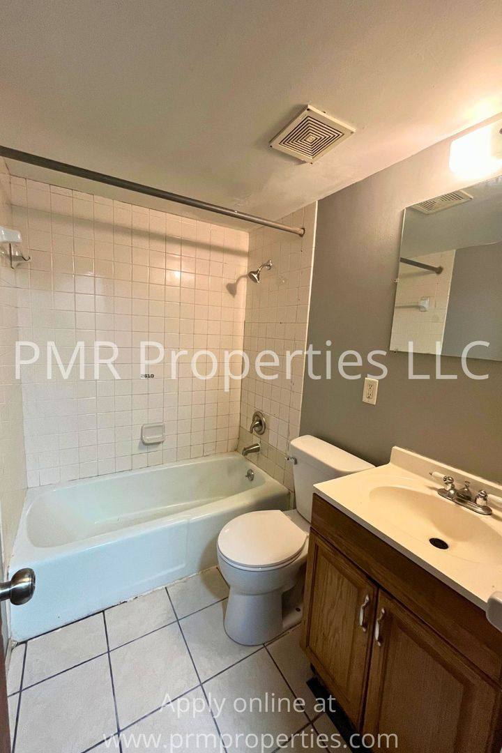 Apartment for rent at 629 Franklin Ave, Council Bluffs, IA 51503
