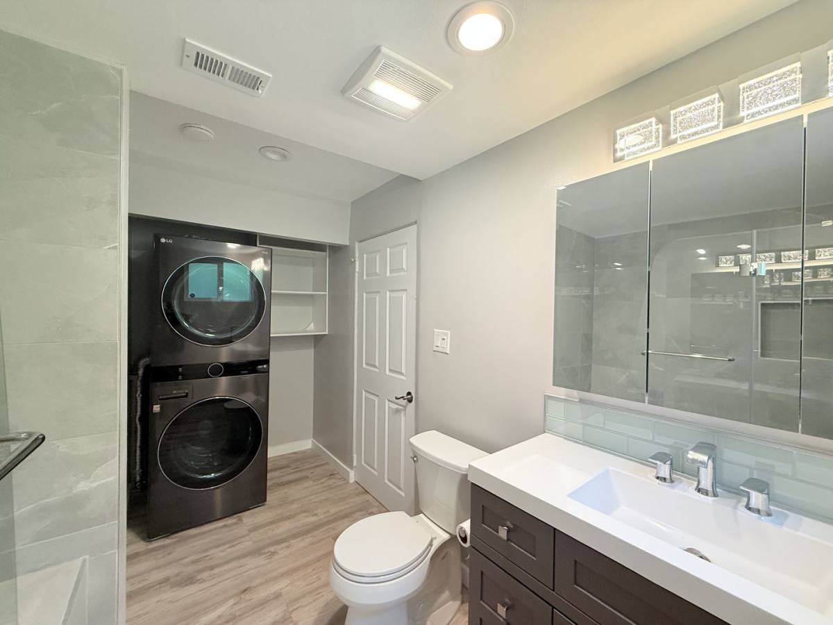 Apartment for rent at 545 S Calle Amigos, Palm Springs, CA 92264