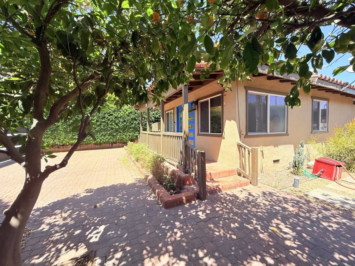 Apartment for rent at 545 S Calle Amigos, Palm Springs, CA 92264