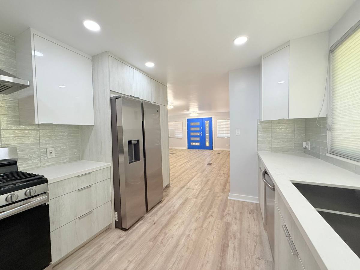Apartment for rent at 545 S Calle Amigos, Palm Springs, CA 92264