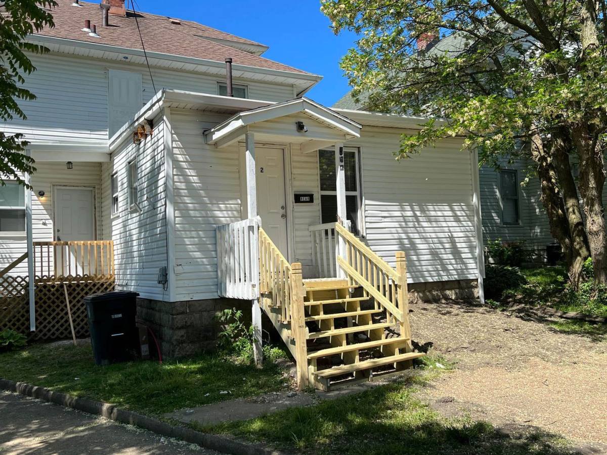 Apartment for rent at 862 Kenmore Blvd, Akron, OH 44314
