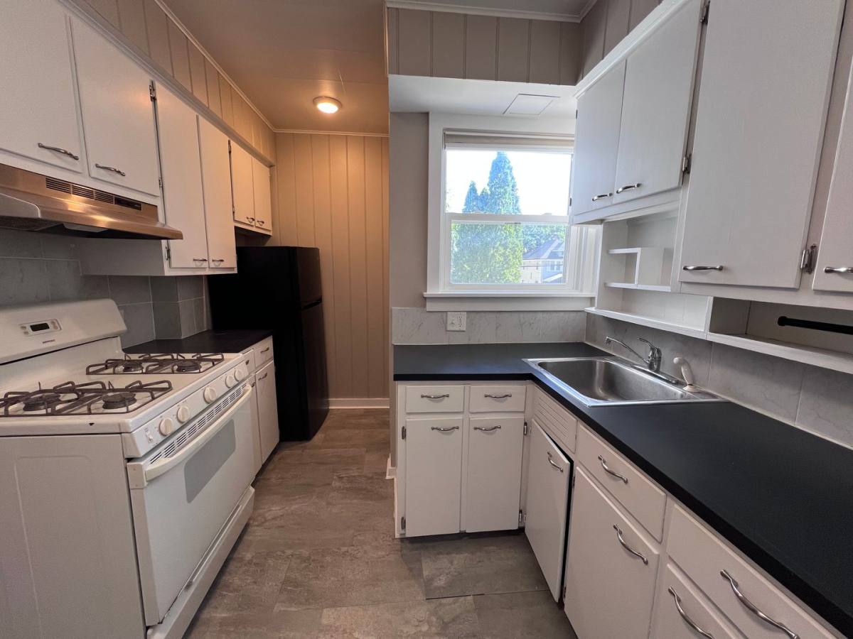 Apartment for rent at 641 Parkwood St NE, Grand Rapids, MI 49503