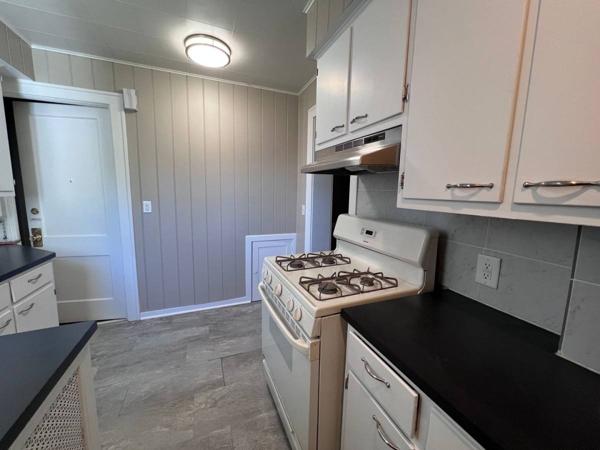 Apartment for rent at 641 Parkwood St NE, Grand Rapids, MI 49503