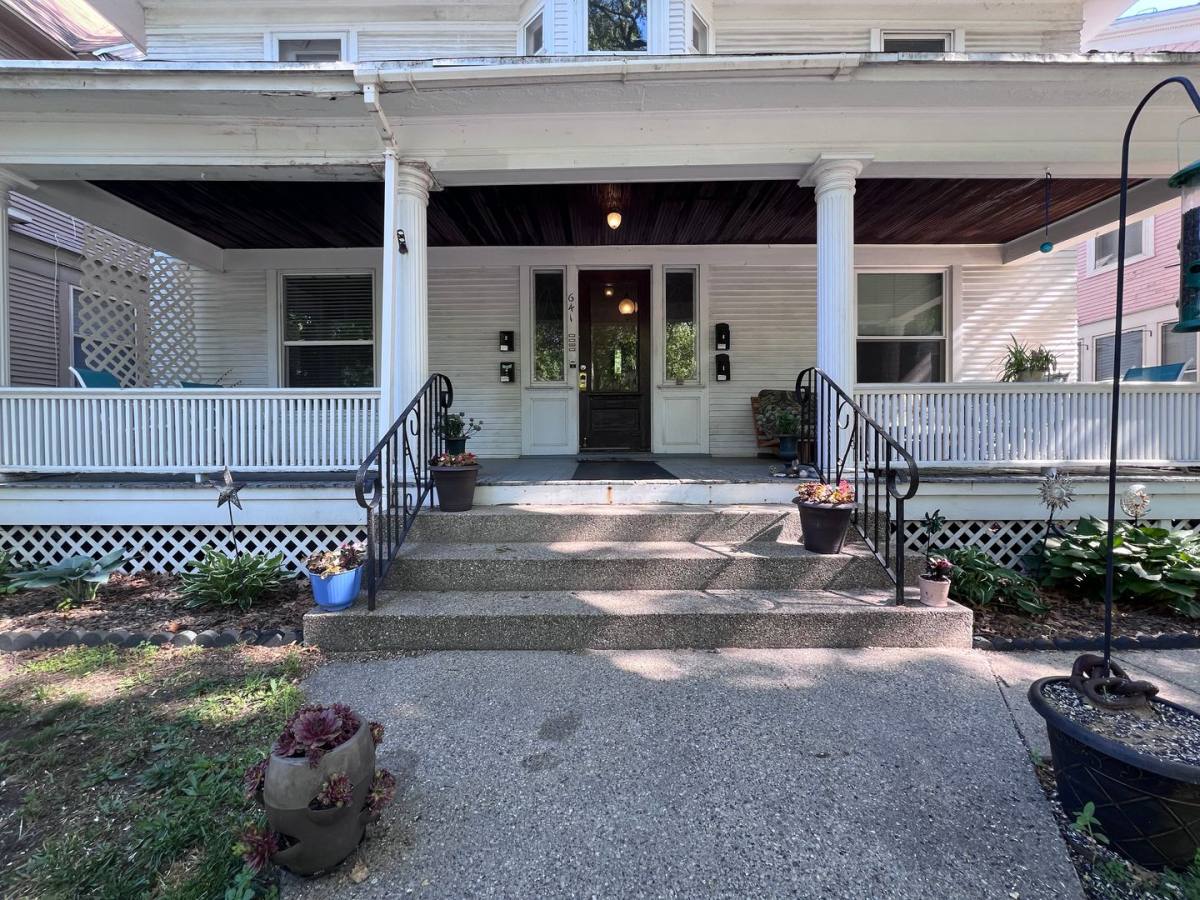 Apartment for rent at 641 Parkwood St NE, Grand Rapids, MI 49503