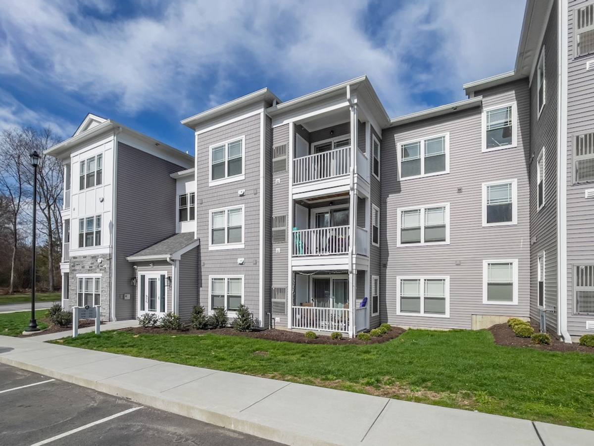 Apartment for rent at 2 Westledge Dr, Norwich, CT 06360