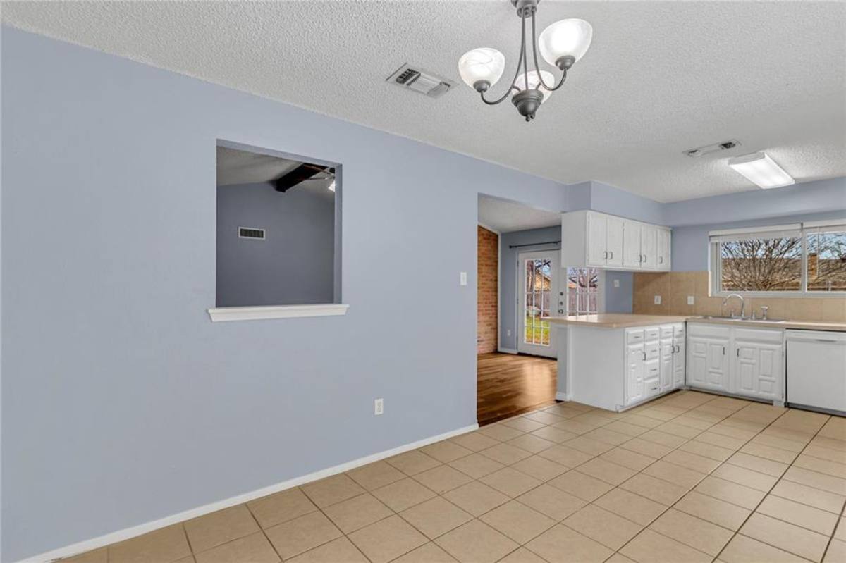 House for rent at 7221 Misty Meadow Dr S, Fort Worth, TX 76133