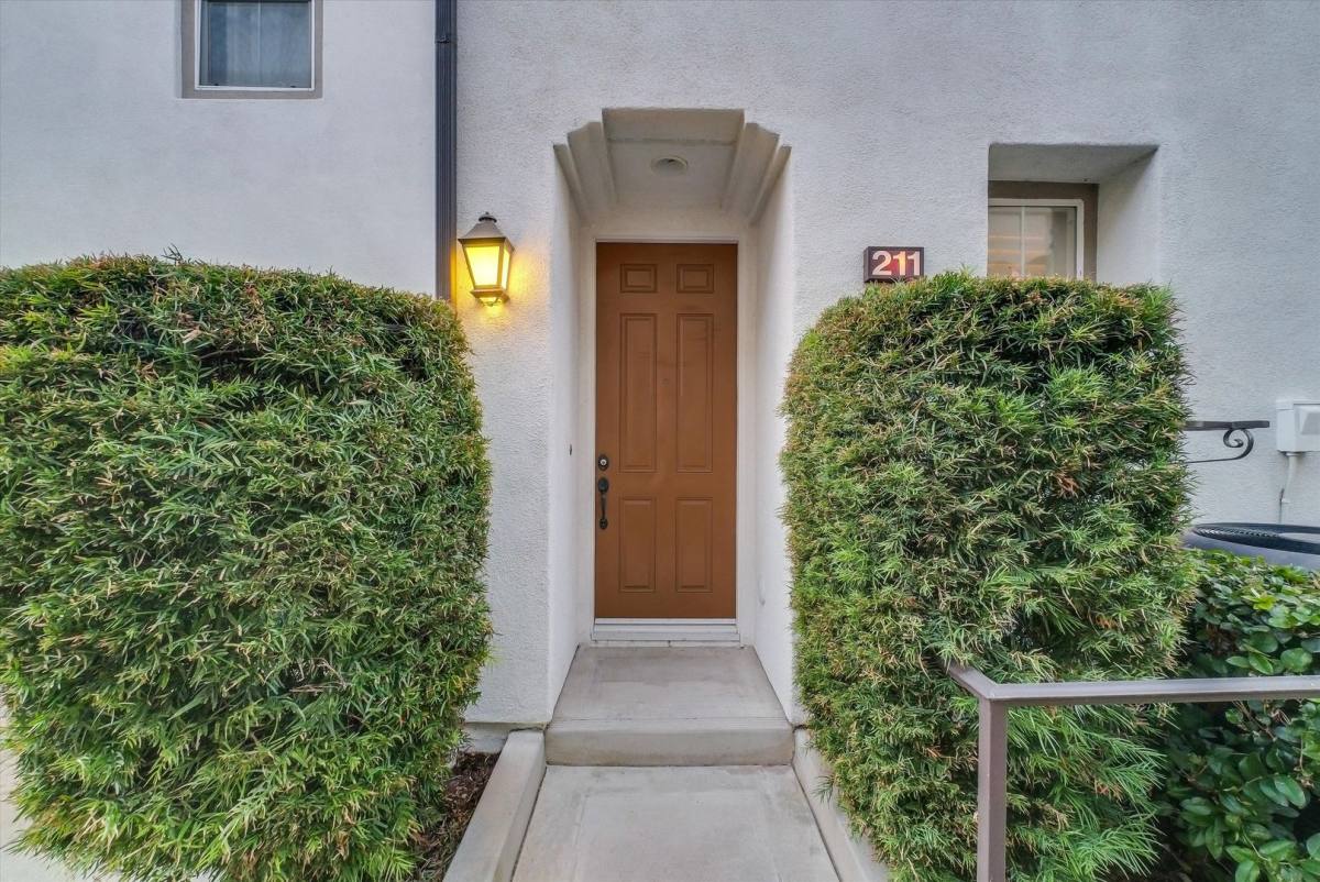 Condo for rent at 211 Lockford, Irvine, CA 92602