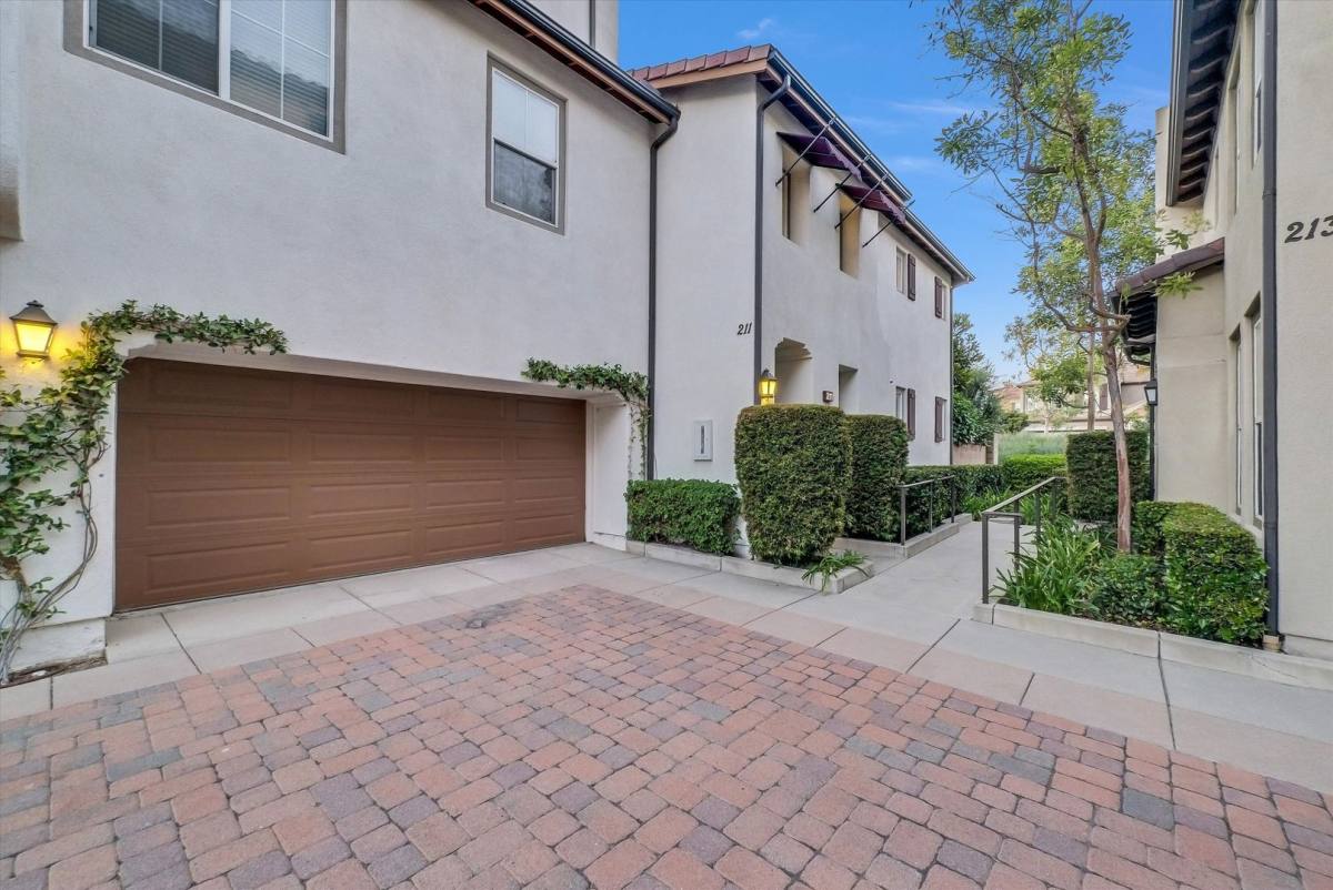 Condo for rent at 211 Lockford, Irvine, CA 92602