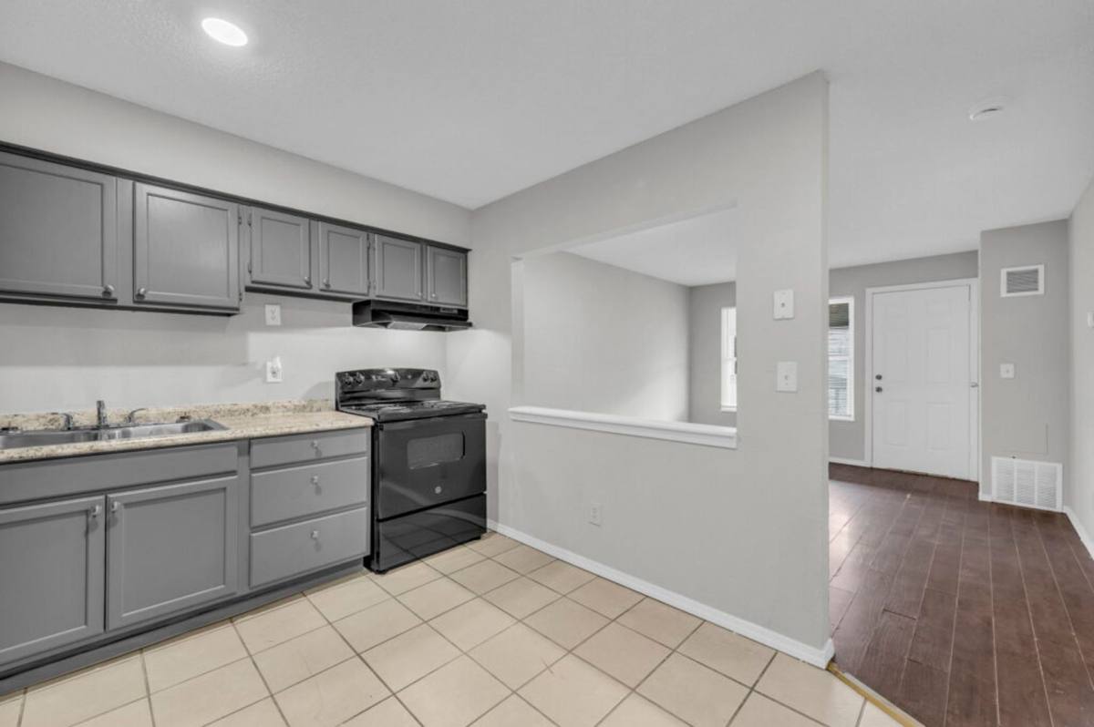 Apartment for rent at 1500 E 29th St, Kansas City, MO 64109