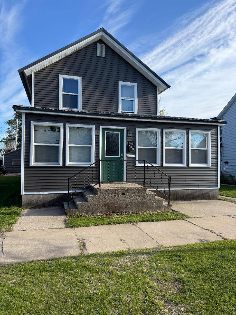Apartment for rent at 1419 Sherman St, Marinette, WI 54143