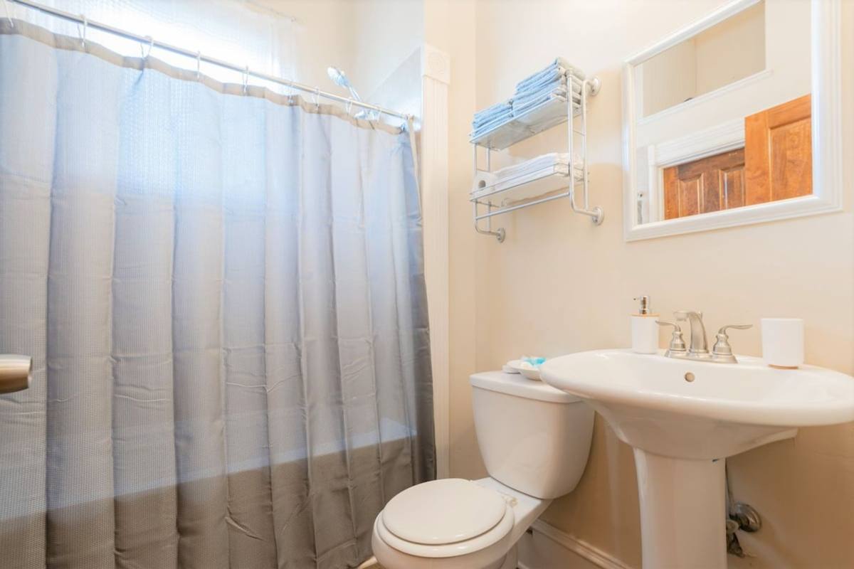 Apartment for rent at 214 E 32nd St, Savannah, GA 31401