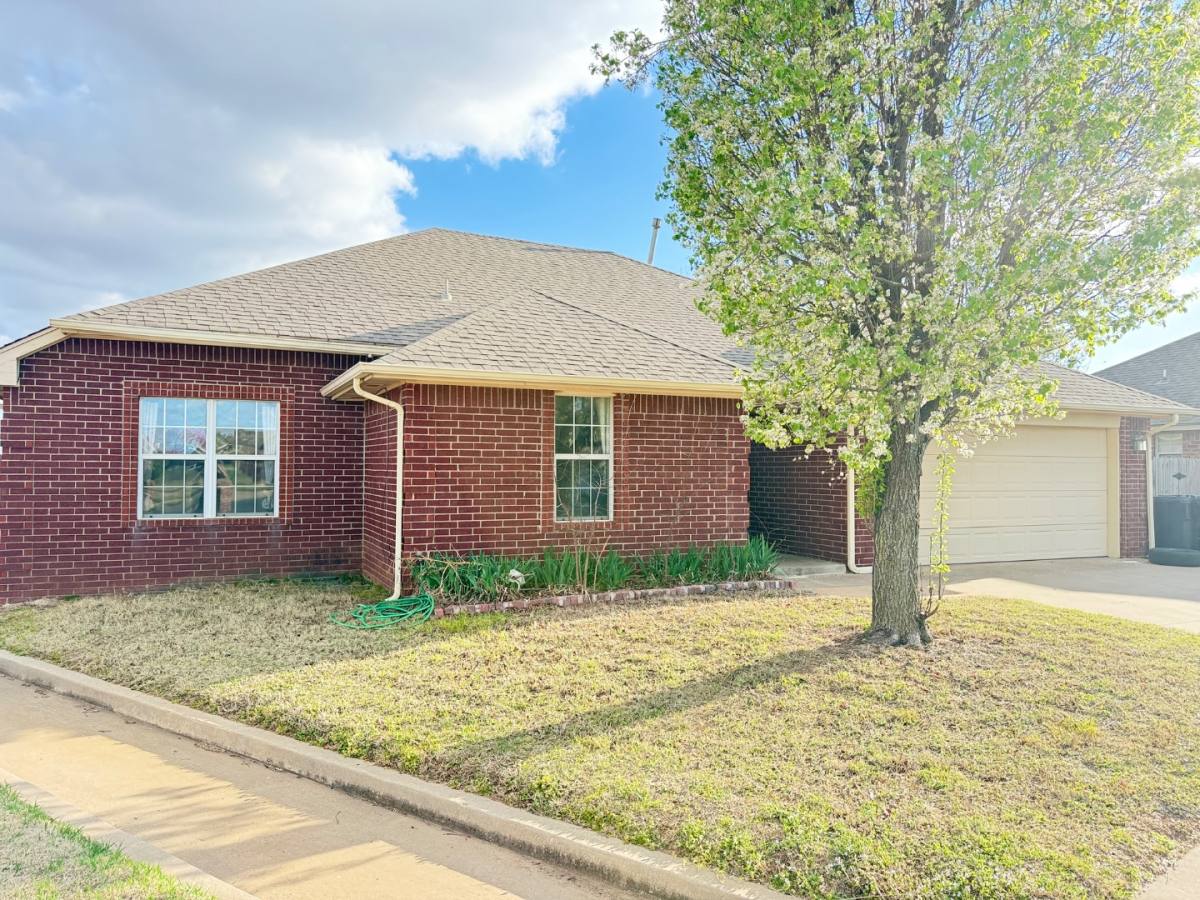 House for rent at 11000 SW 8th St, Yukon, OK 73099