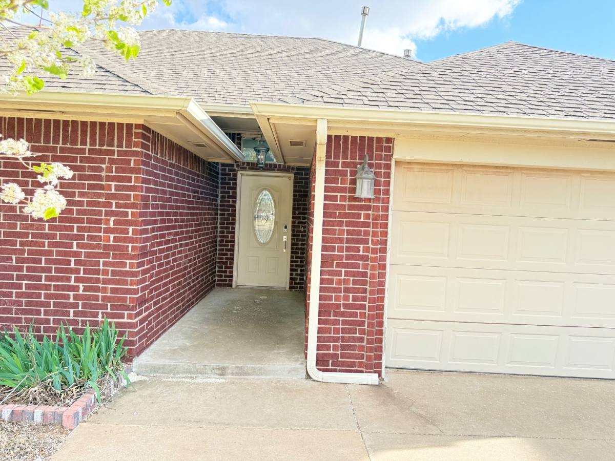 House for rent at 11000 SW 8th St, Yukon, OK 73099