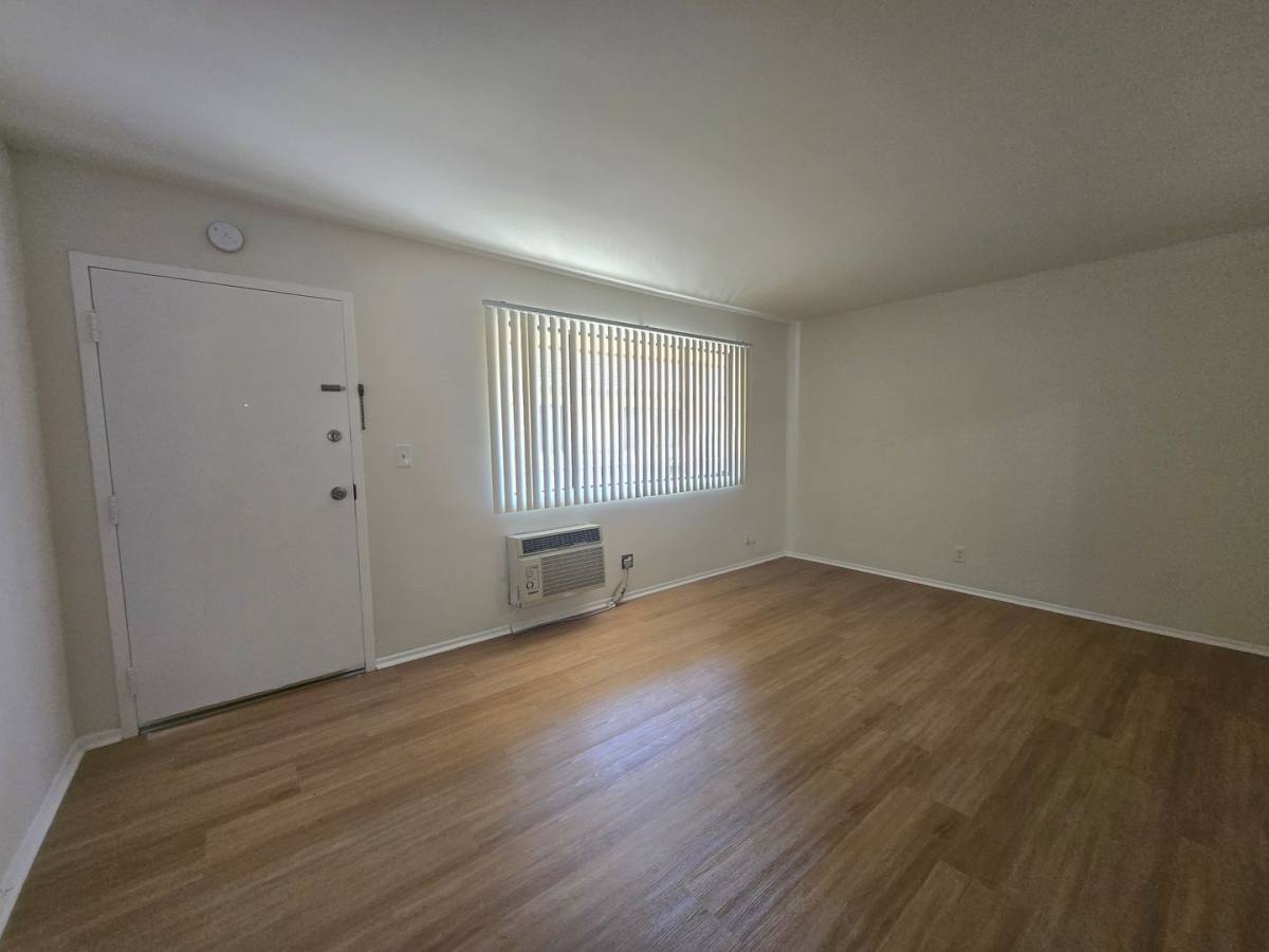 Apartment for rent at 1815-1821 Scott Rd, Burbank, CA 91504
